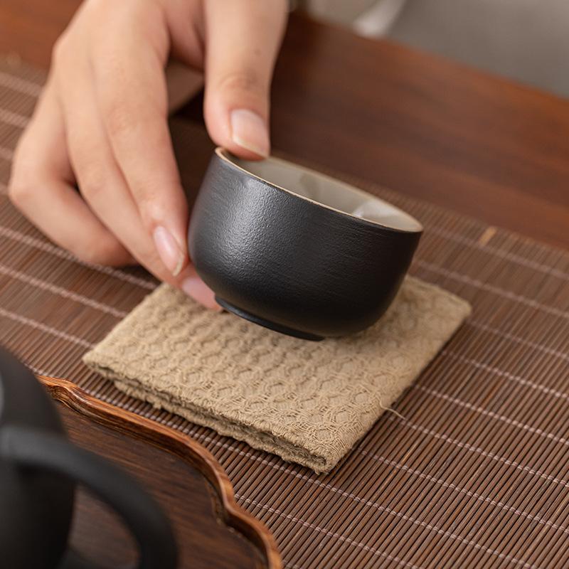 Керамическая маленькая чайная чашка, чайная чашка, чайная пиала, чайный набор для Кунг-фу, бытовая простая одинарная чайная чашка, мастер-пиала из черной керамики, чайная чашка